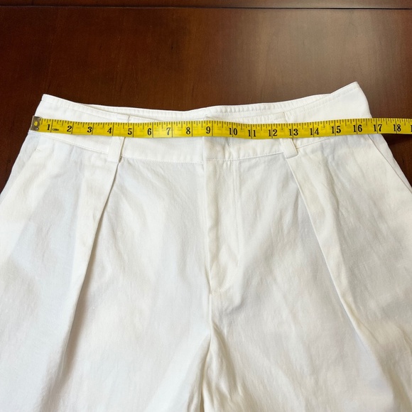 Vince Twill Cotton Linen Blend Shorts in Optic White - Picture 3 of 11